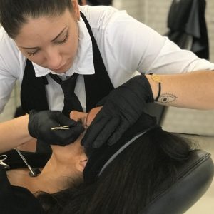 restructuration sourcils et cils le comptoir du visage